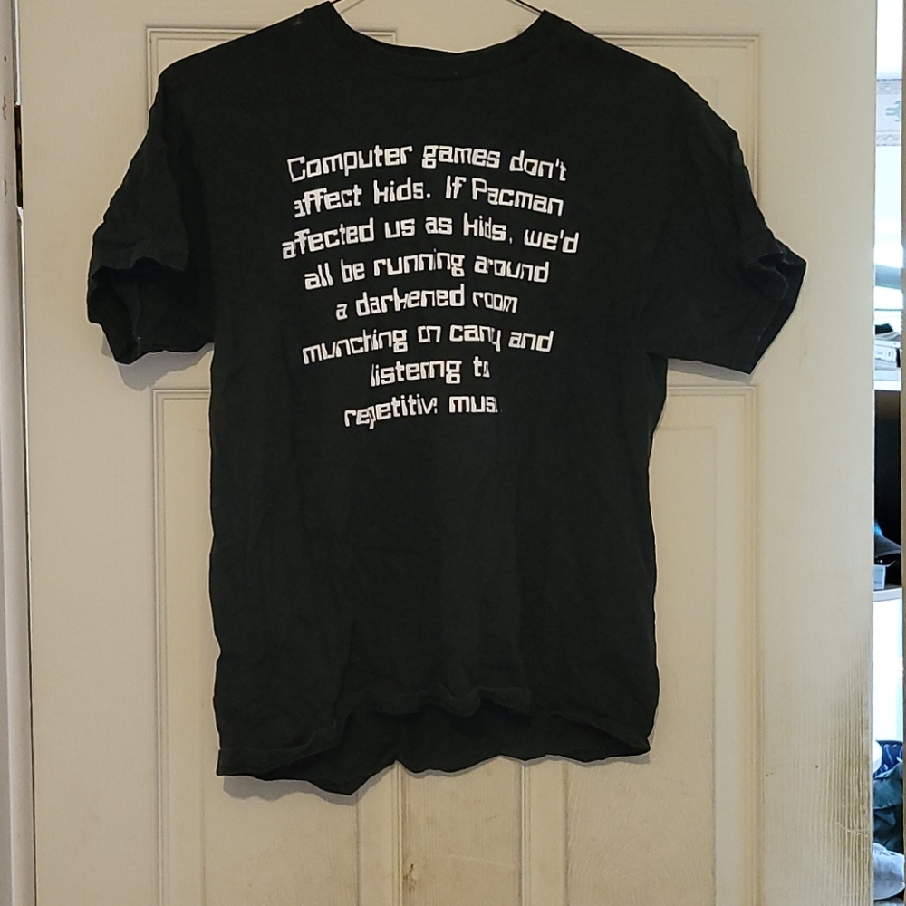 Black tee-shirt